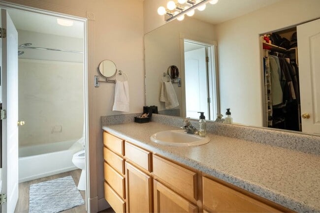 Building Photo - 1912 Oregon Ave