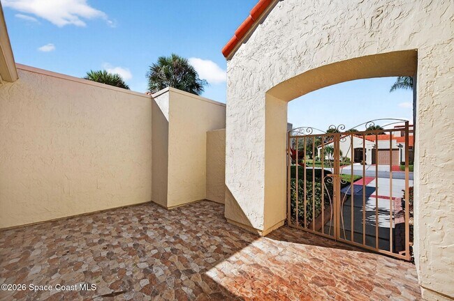 Building Photo - 737 Green Valley Ln