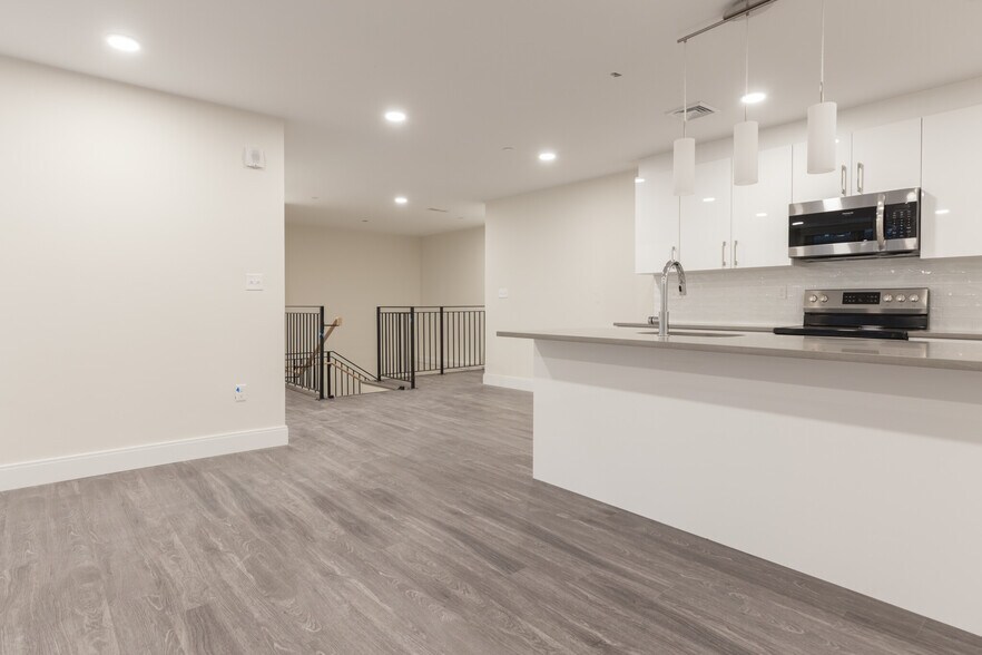 Building Photo - 1060 Tremont St