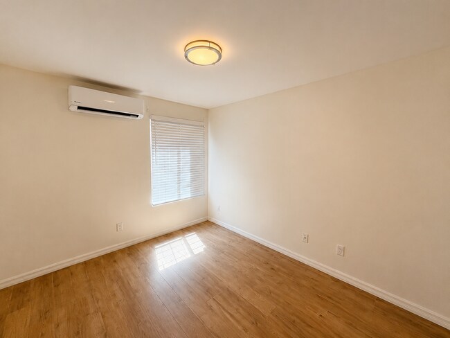 Building Photo - 5252 Balboa Arms Dr