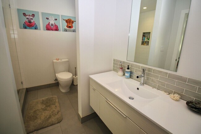Building Photo - Bright, Stylish Living with Exceptional Ou...