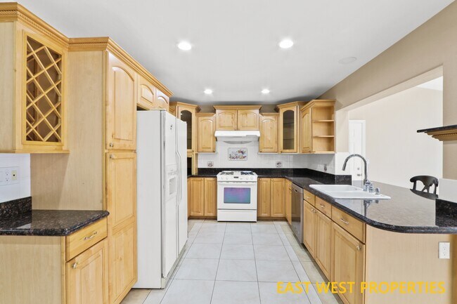 Building Photo - 11186 Lavender Ave