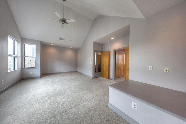 Building Photo - Well-Maintained Union Square Beauty With Skyline Views