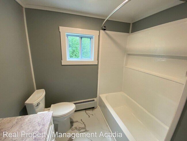 Building Photo - 3 br, 1.5 bath House - 13 Elm Street
