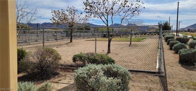 Building Photo - 998 Lone Pine River Ave