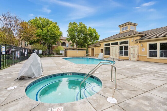 Building Photo - 1316 Milano Dr