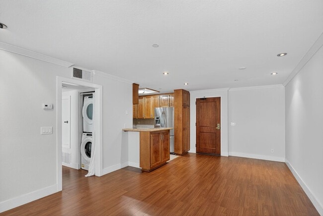 Building Photo - Spacious Marina District 1BR Condo with Modern Upgrades & Parking