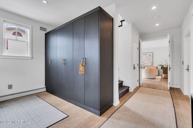 Building Photo - 213 9th Ave