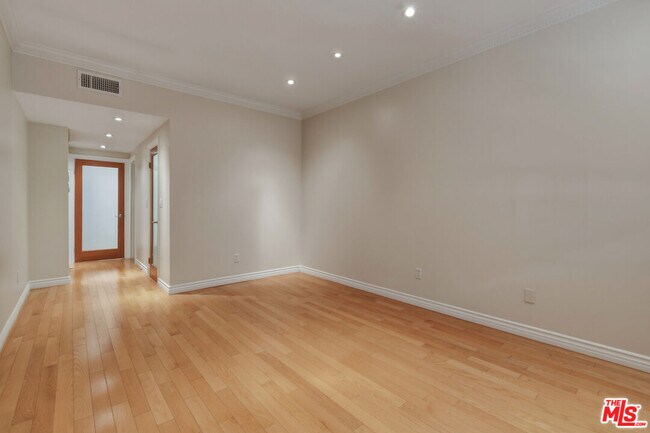 Building Photo - 4443 Ventura Canyon Ave