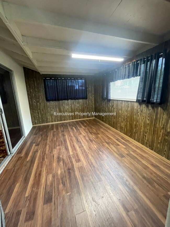 Building Photo - 7126 Louise Ave