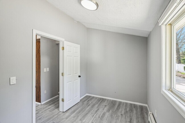 Building Photo - 65 N Howell Ave