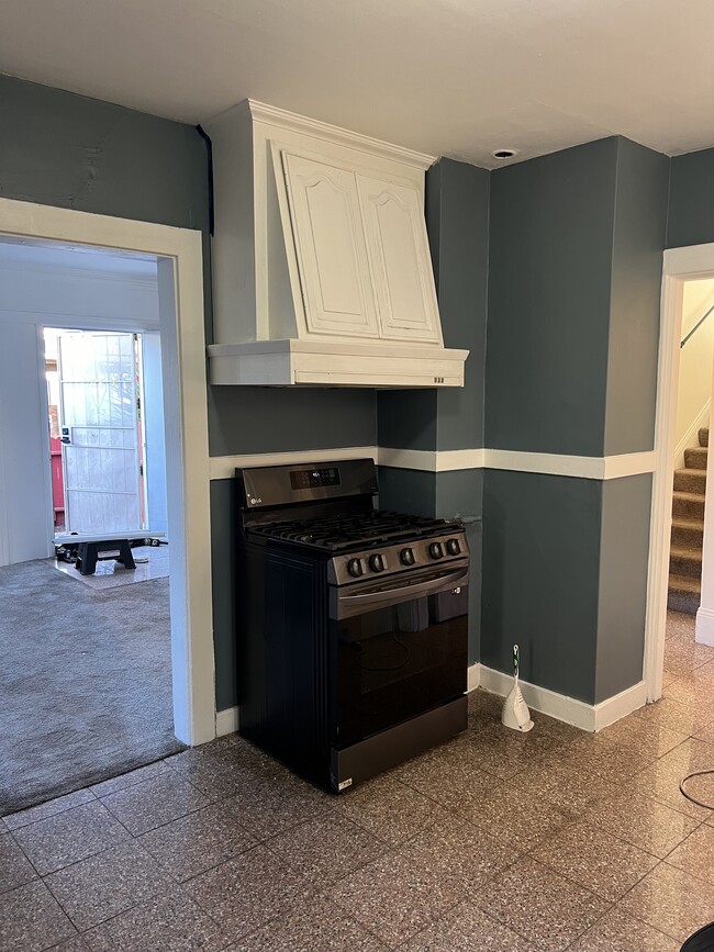 Kitchen with newer appliances - 1509 39th Ave