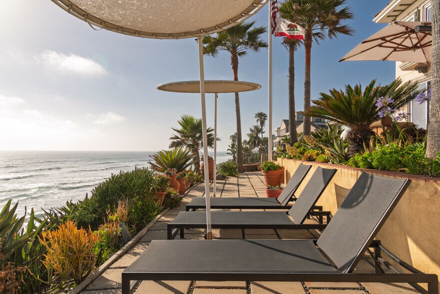 Building Photo - 5143 Shore Dr