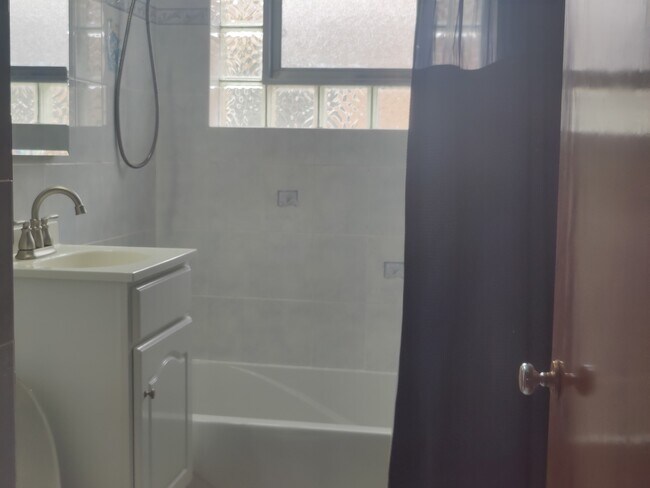 Building Photo - 10425 S St Louis Ave