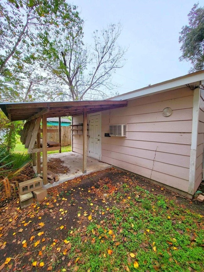 Building Photo - 706 Maple St