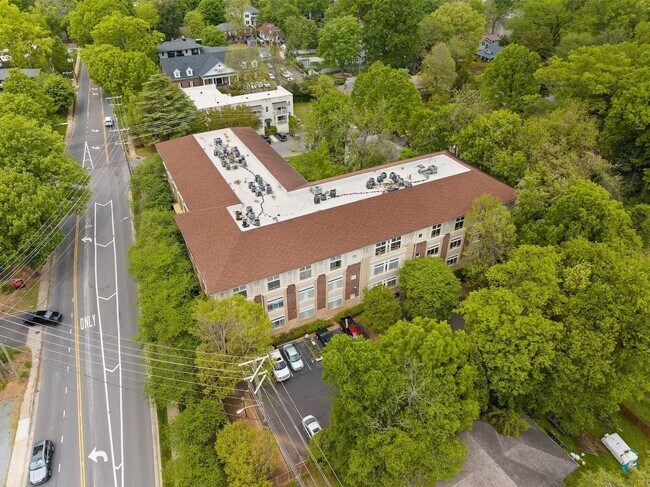 Building Photo - 404 N Laurel Ave