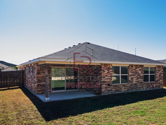 Building Photo - 3 bedroom 2 bath Smart Home