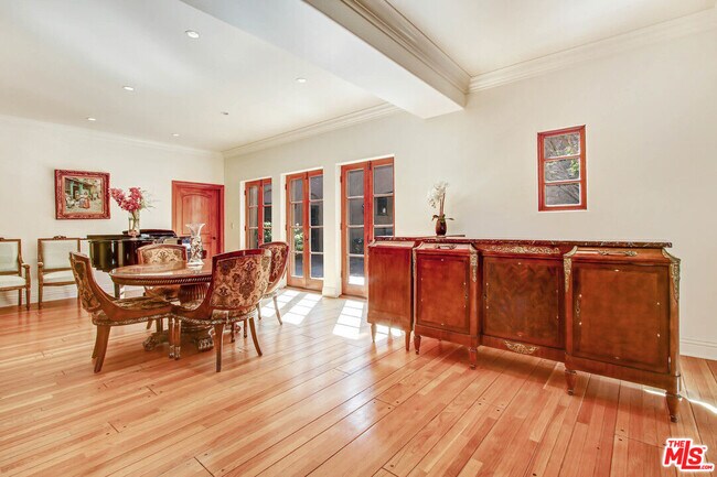 Building Photo - 725 Foothill Rd