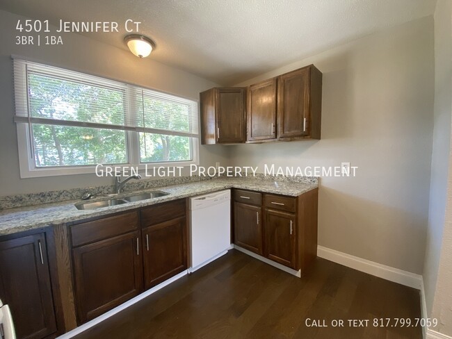 Building Photo - 4501 Jennifer Ct