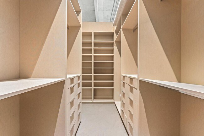 Building Photo - 1749 NE Miami Ct