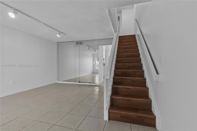 Building Photo - 9193 Fontainebleau Blvd