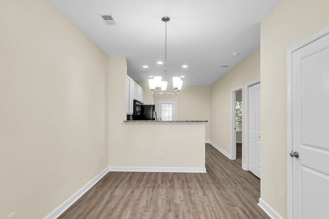 Building Photo - Beautiful FOUR bedroom townhome in Goose Creek!