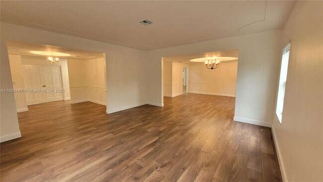 Building Photo - 4850 University Dr
