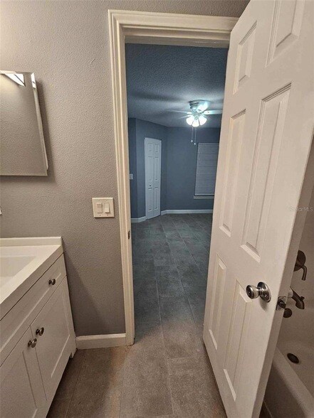 Building Photo - 2533 Grassy Point Dr