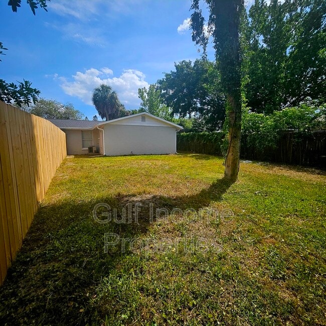 Building Photo - 2515 30th Ave Dr E