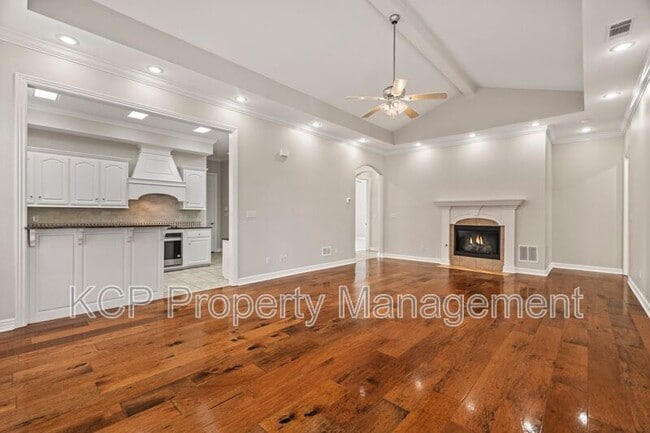 Building Photo - 66 Jeffrey Way