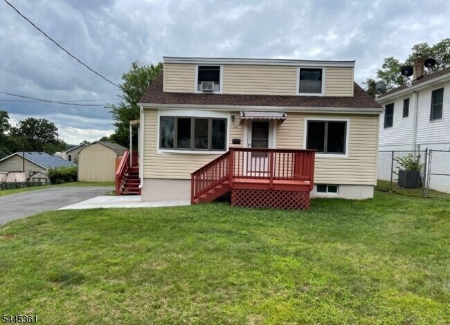 Building Photo - 127 Lake Hiawatha Blvd