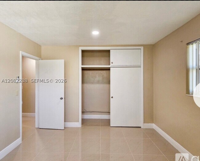 Building Photo - 6800 SW 9th St