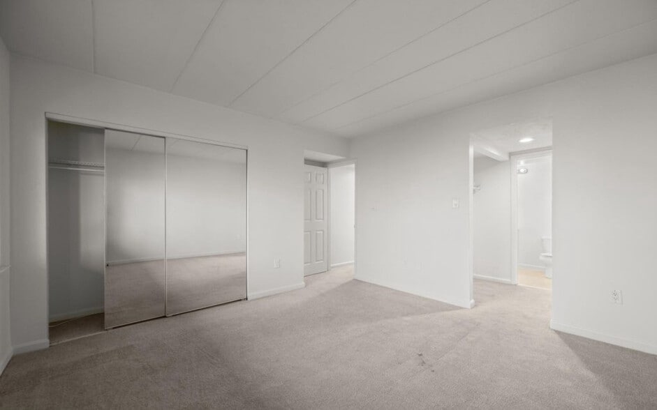 Building Photo - 18120 Windsor Hill Dr