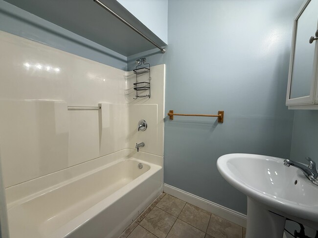 Building Photo - 11 Lelia St