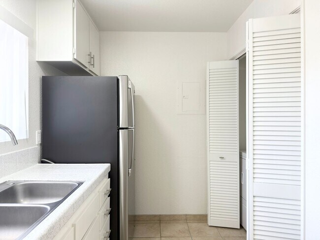 Building Photo - Spacious Townhome in Quail Ridge