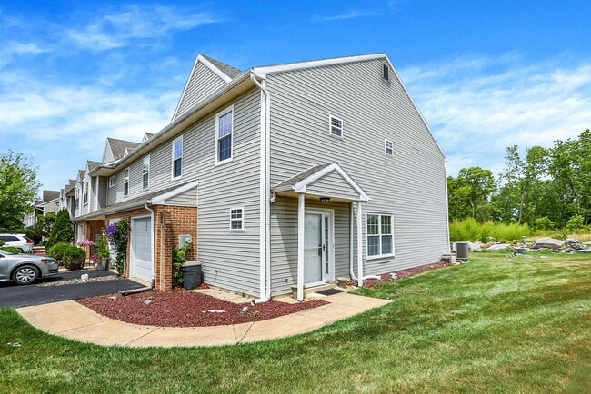 Building Photo - $1,750 Derry Twp School townhome for rent