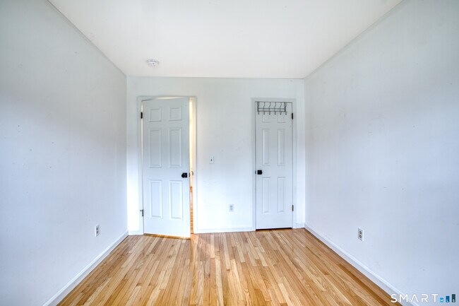 Building Photo - 51 Old Kings Hwy