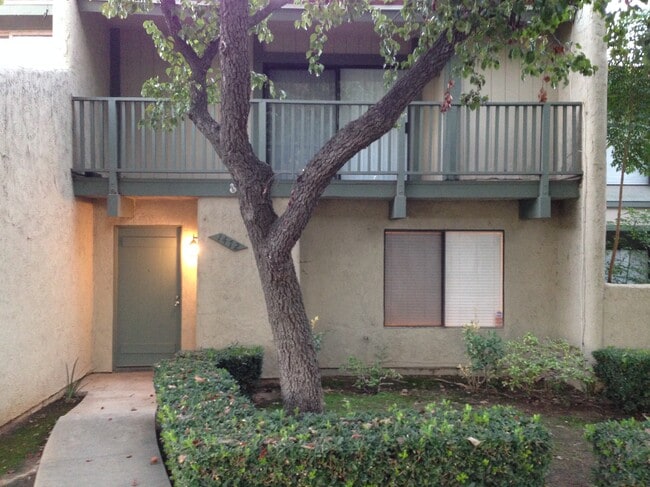 Building Photo - 1472 Camelot Dr