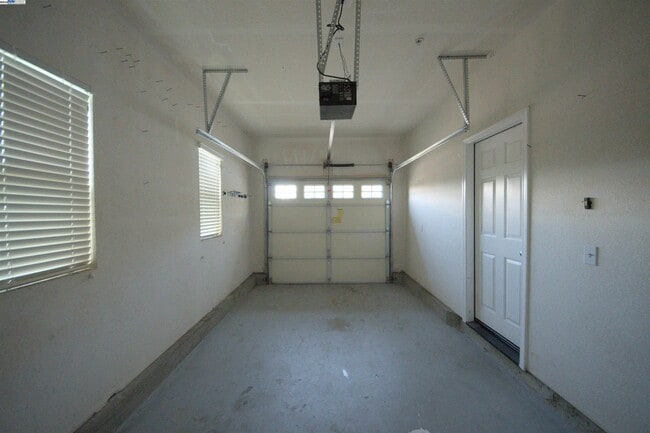Building Photo - 1612 Marina Way