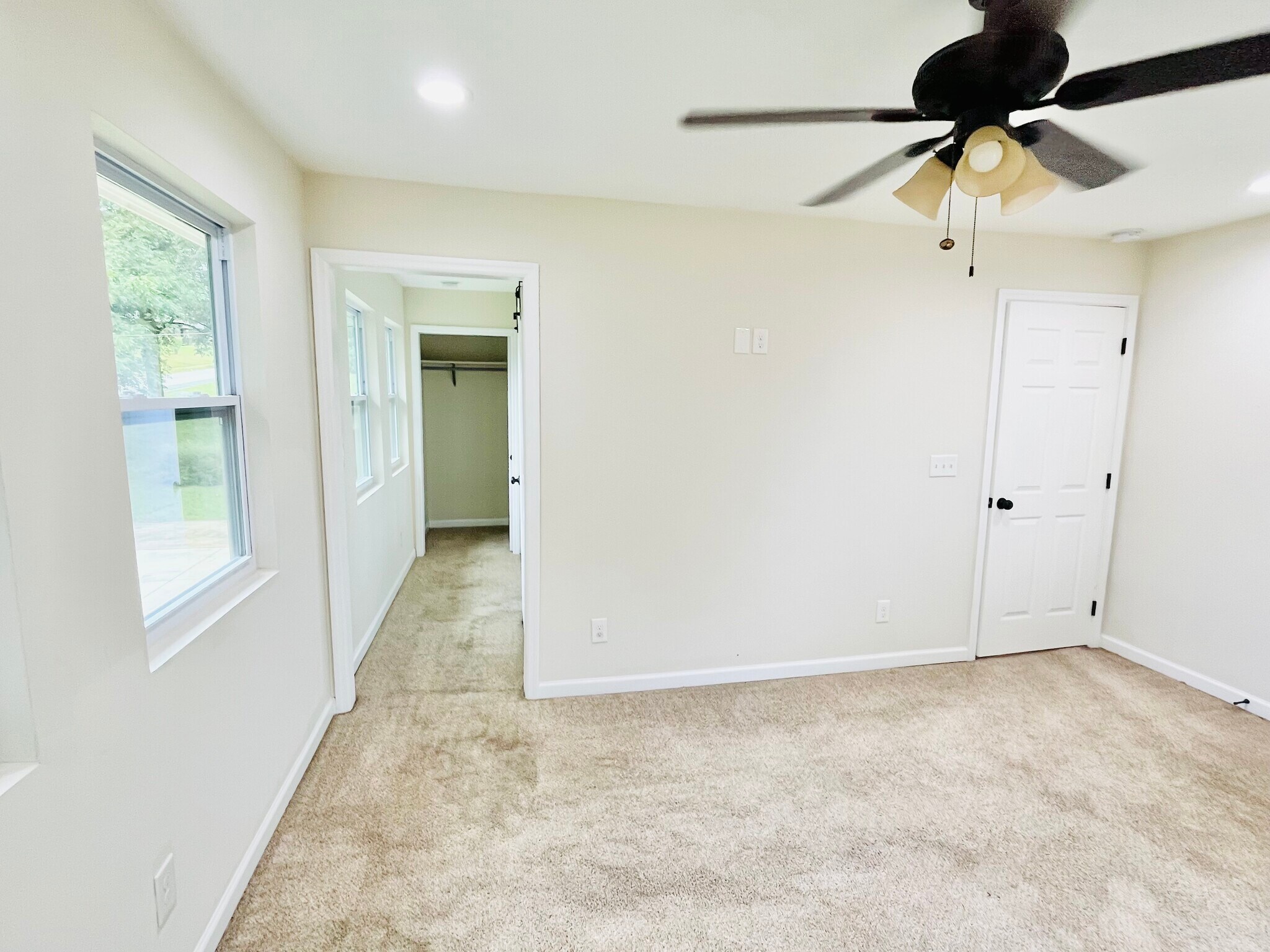 Building Photo - 2270 Miriam Ln