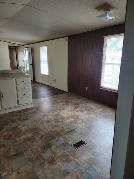 Building Photo - 413 Miller St