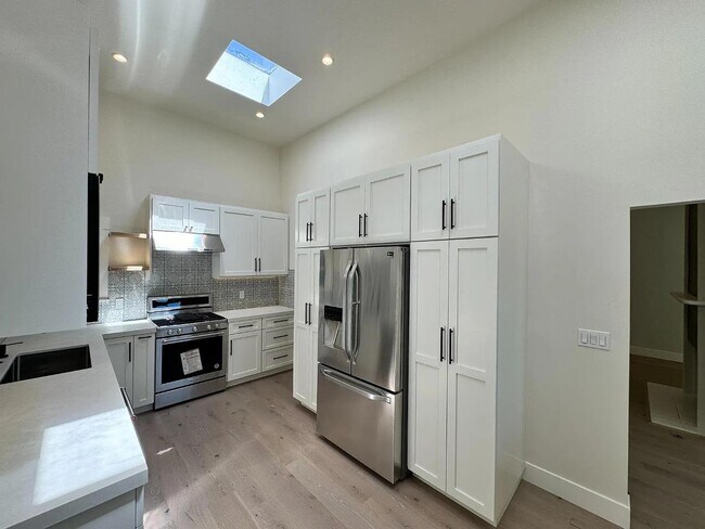 Building Photo - 500 Leahy St