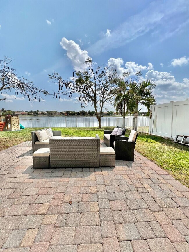 Building Photo - 3350 Turtle Cove