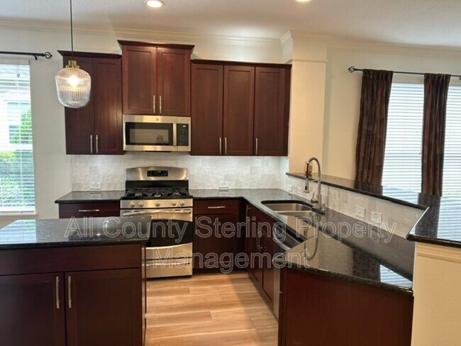 Building Photo - 184 Birchmont Dr