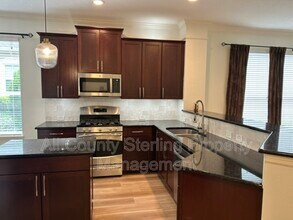 Building Photo - 184 Birchmont Dr