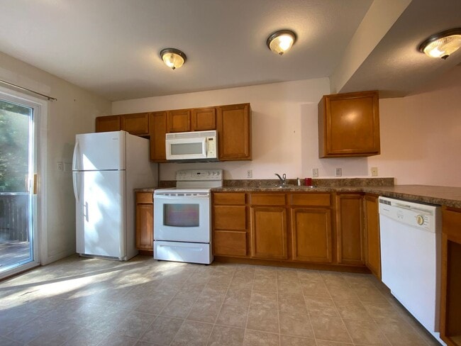 Building Photo - Available August 26th, 2026!