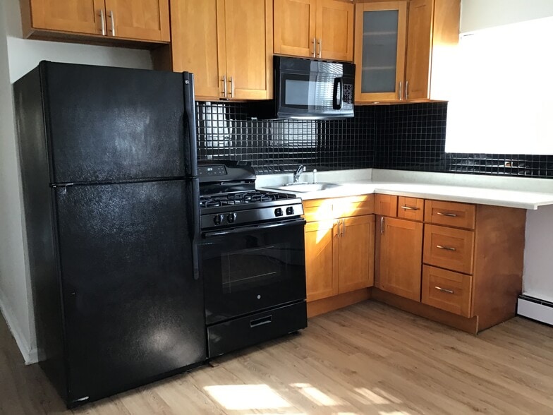 kitchen - 712 S Carpenter St