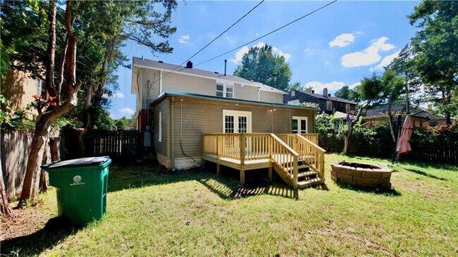 Building Photo - Beautifully Remodeled 4 Bedroom Home near ...
