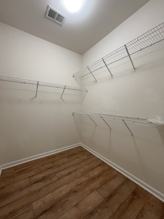 Building Photo - 3084 Adventure Way