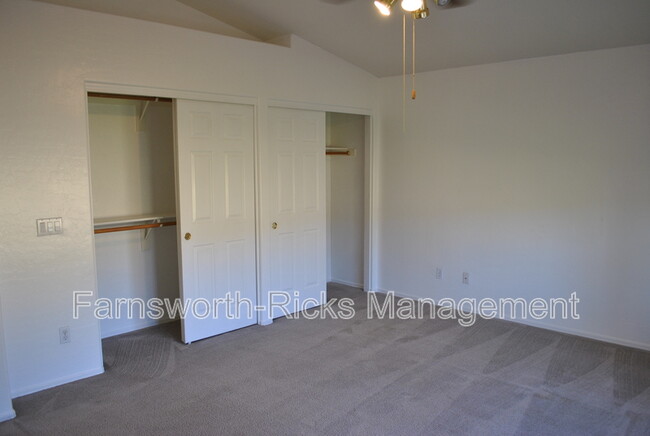 Building Photo - 292 W Shannon St